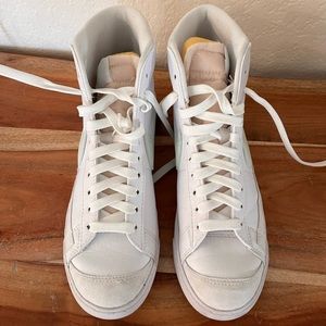 Women’s Blazer MID 77 Next Nature Sz 8